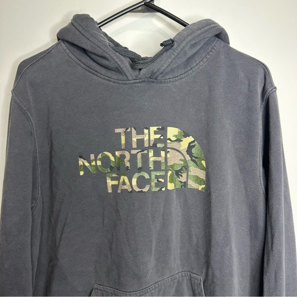 Men’s The North Face Size‎ Medium Grey/Camo Hooded Sweatshirt - Picture 2 of 4
